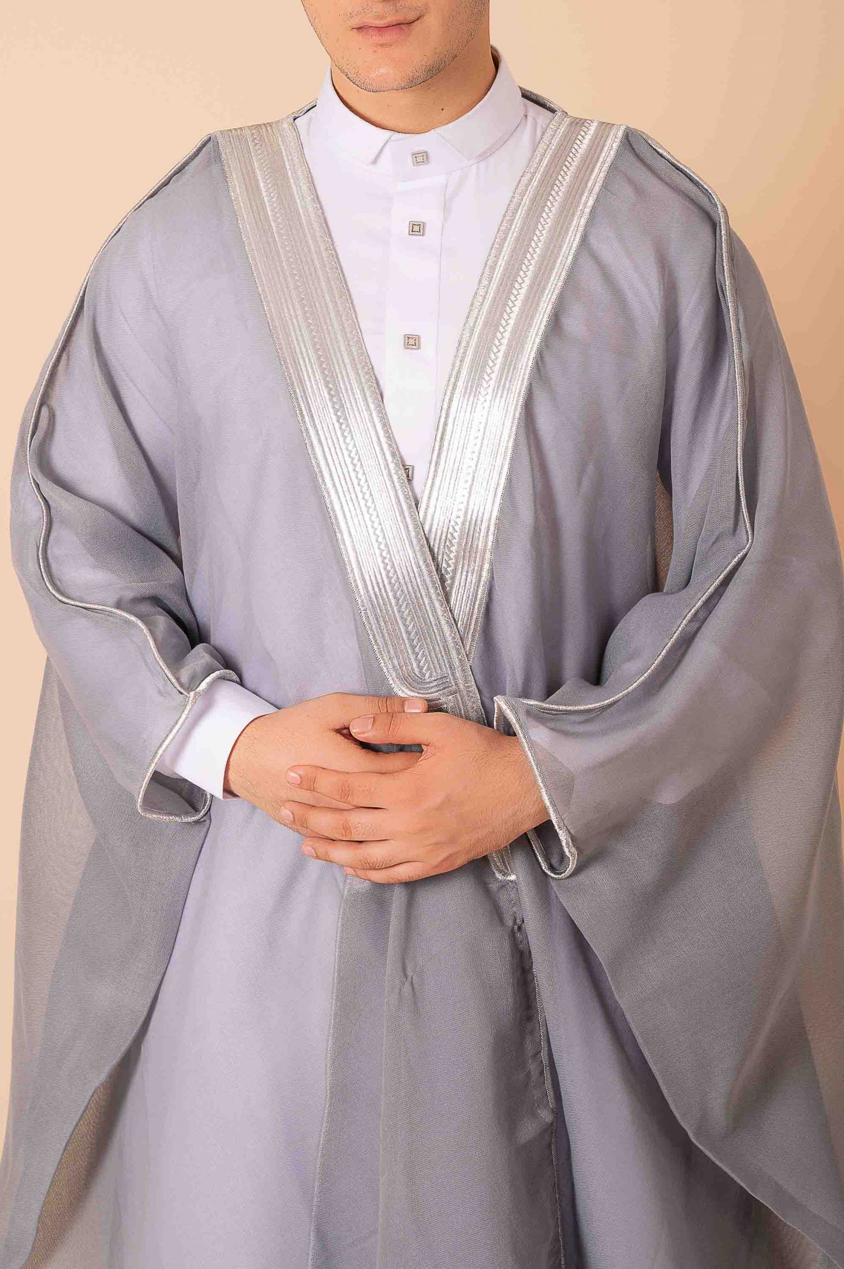 Elegant Grey Arabic Bisht for Men with Silver Zari Edge Embroidery – Premium Lightweight Open-Front Cloak - Image 3 - Ruby Online