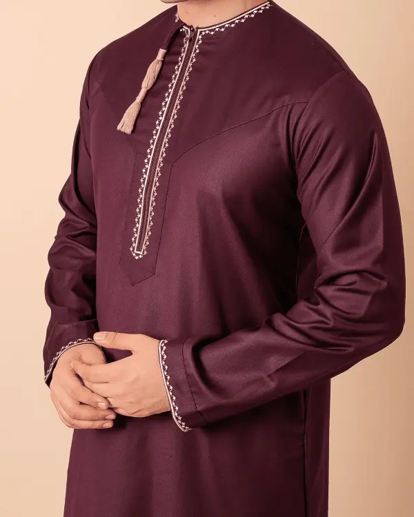 Maroon Omani Thobe with White Geometric Embroidery & Tassel - Image 5 - Ruby Online