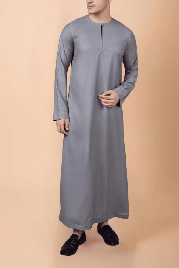 Modern Light Grey Zip-Neck Thobe for Men – Minimal Classic Design