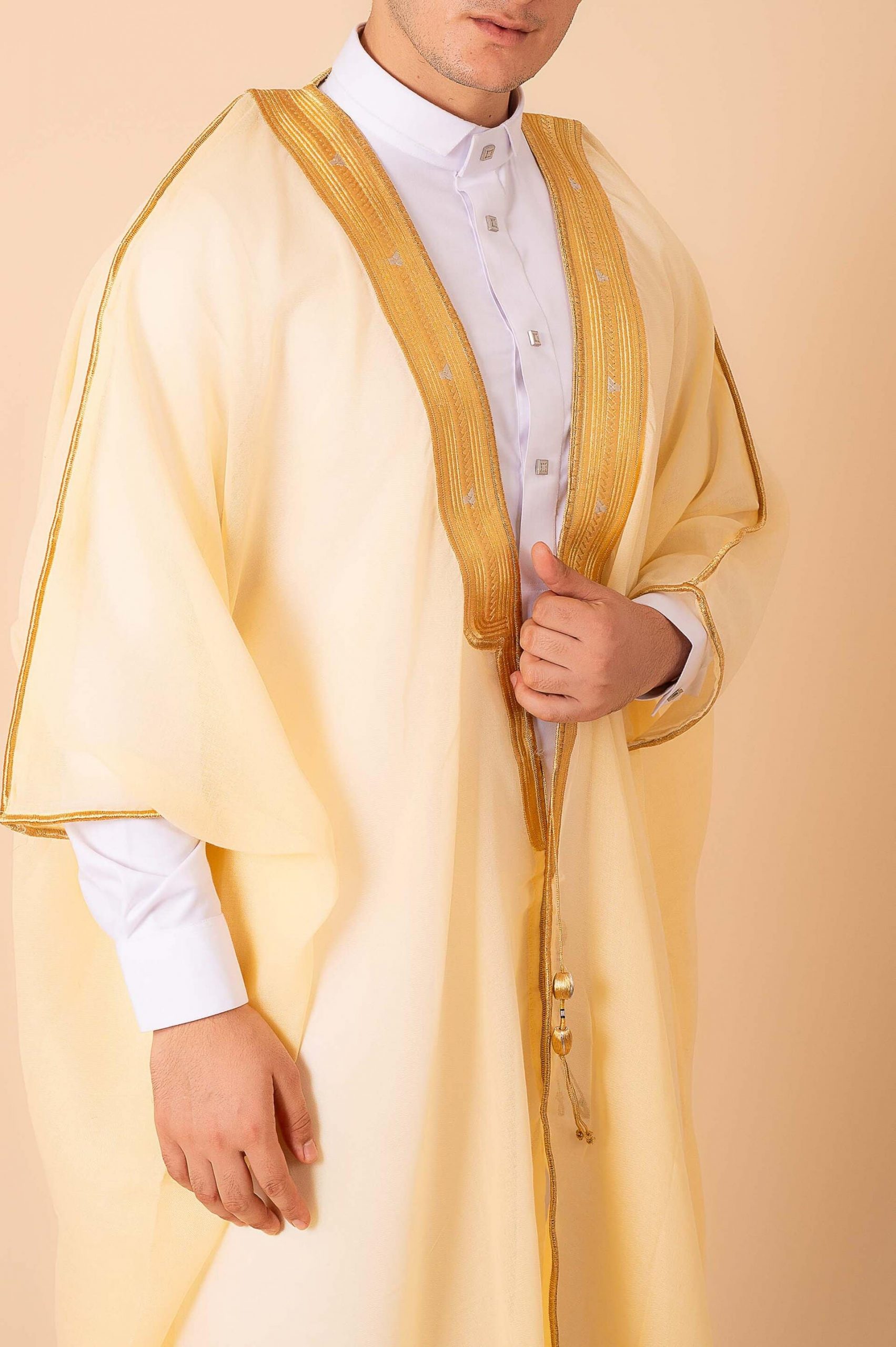 Luxury Cream Arabic Bisht for Men with Gold Zari Edge Embroidery – Premium Lightweight Open-Front Cloak - Image 9 - Ruby Online