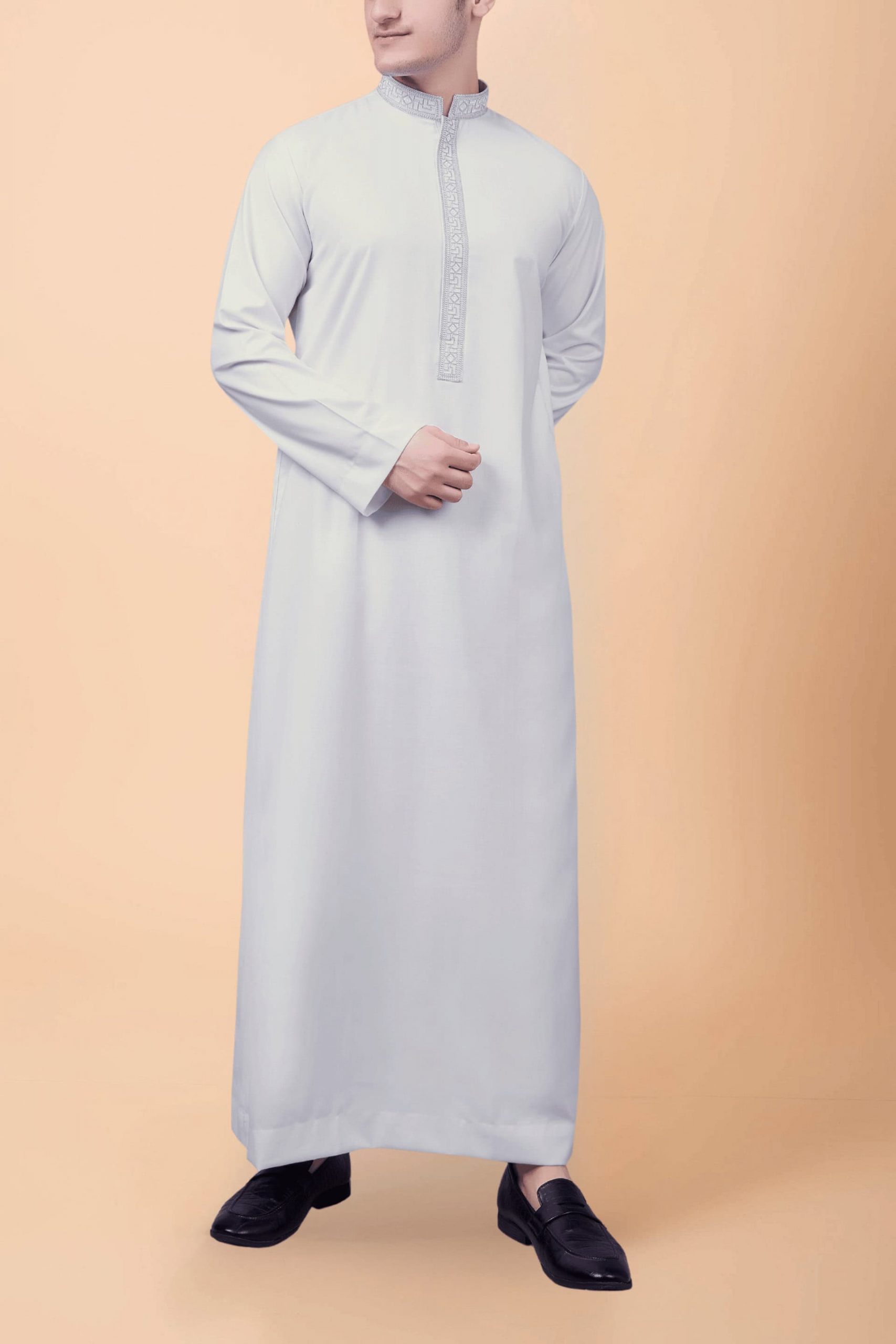 Pure White Men’s Thobe with Silver Geometric Embroidery Strip - Image 2 - Ruby Online