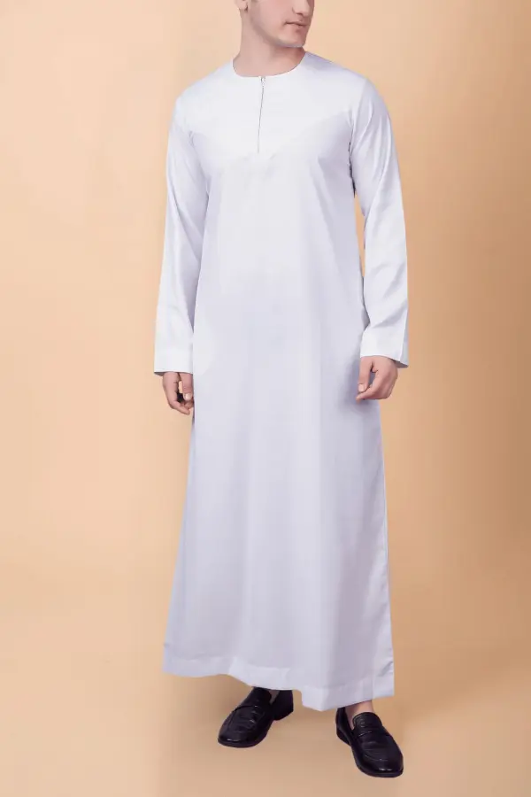 Pure White Modern Zip-Neck Thobe – Minimalist Classic Men’s Islamic Wear - Image 3 - Ruby Online