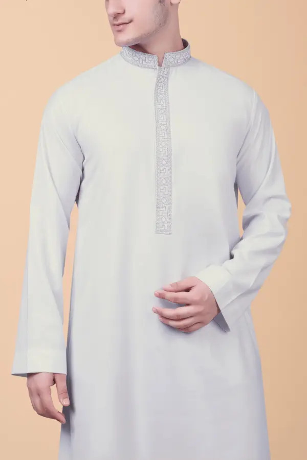 Pure White Men’s Thobe with Silver Geometric Embroidery Strip - Image 4 - Ruby Online