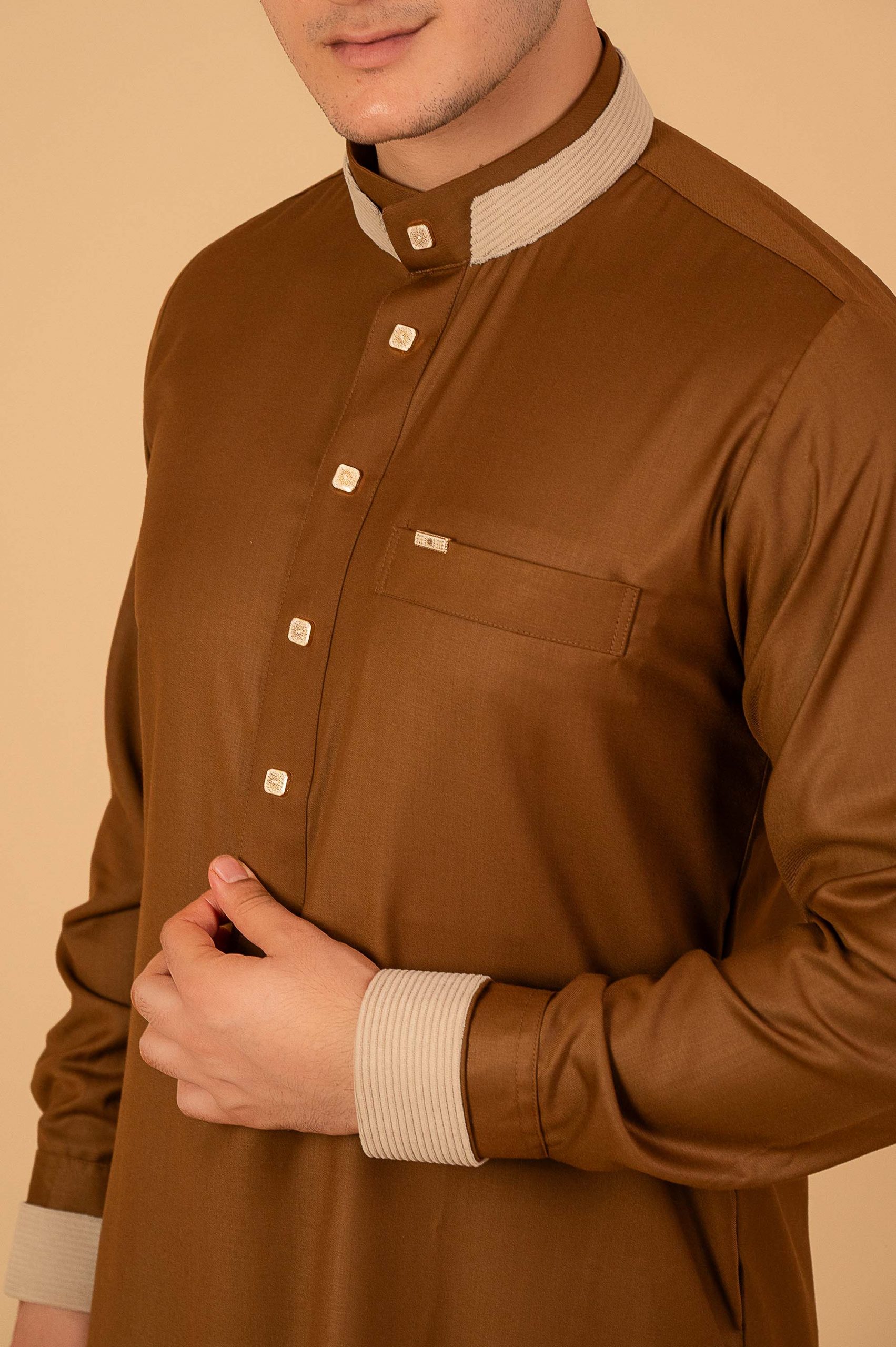 Copper Brown Contrast Collar Thobe – Modern Buttoned Men’s Islamic Wear - Image 9 - Ruby Online