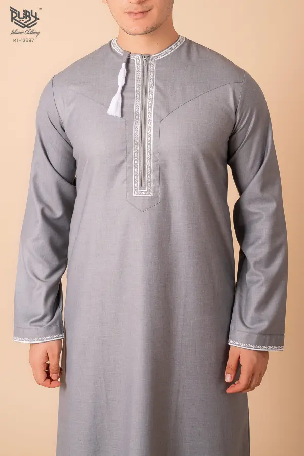 Light Grey Omani Thobe with White Geometric Embroidery & Tassel - Image 4 - Ruby Online