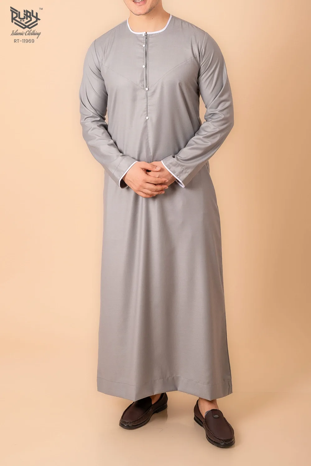 Premium Light Grey Emirati-Style Thobe with White Contrast Piping & Minimal Panel Design - Image 2 - Ruby Online