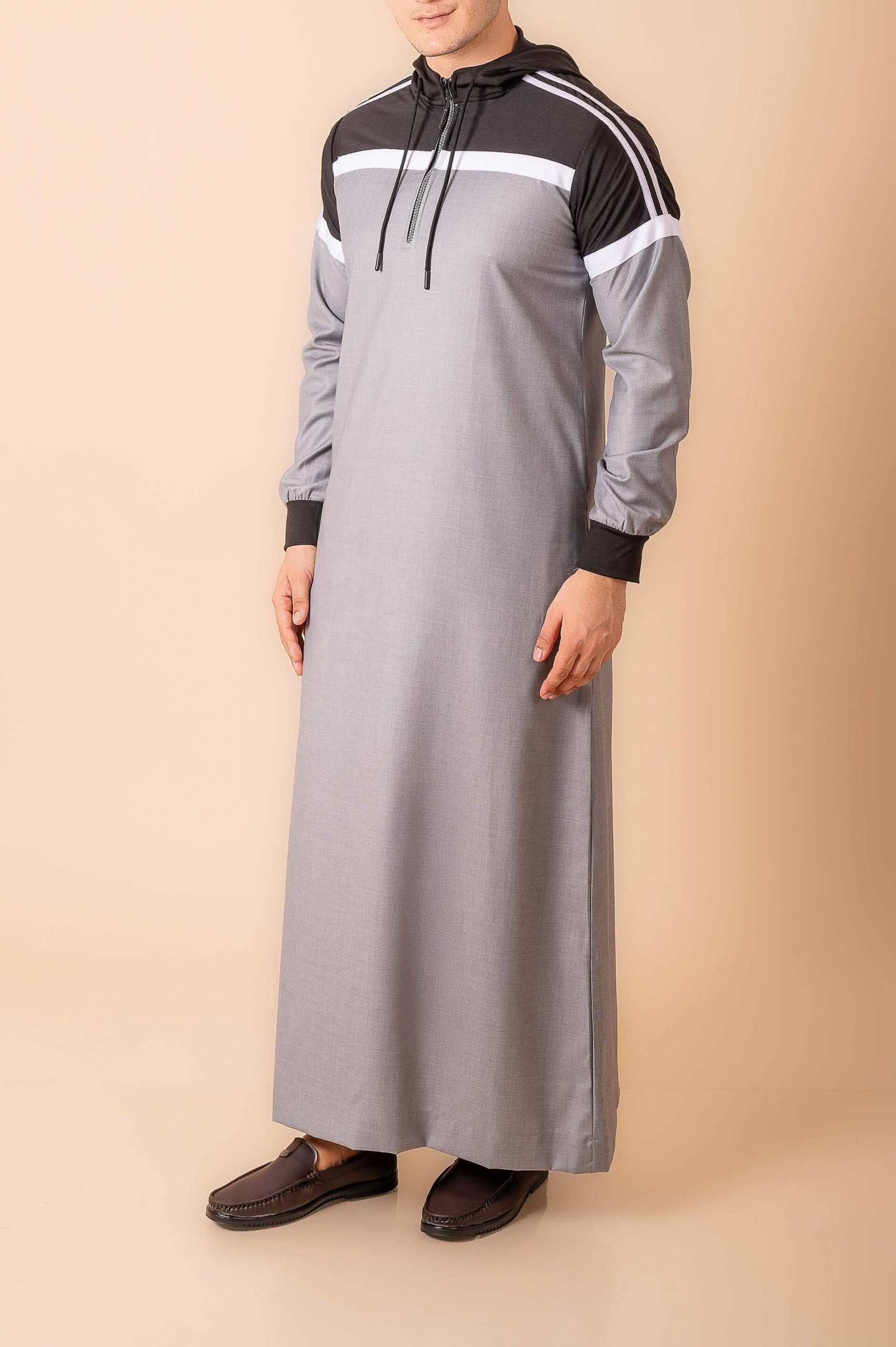 Men’s Light Grey Hooded Thobe with Black Panel & White Stripe Design - Image 3 - Ruby Online
