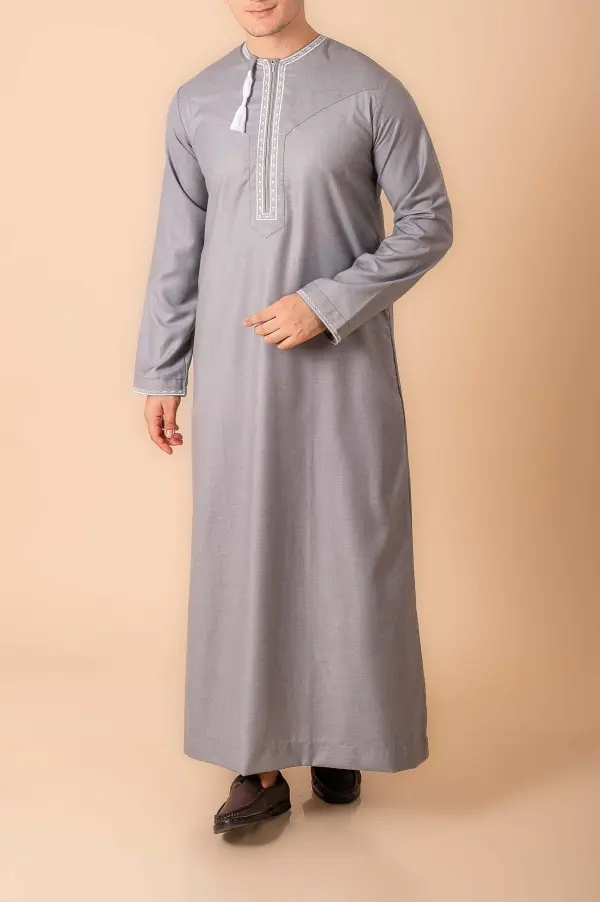 Light Grey Omani Thobe with White Geometric Embroidery & Tassel - Image 2 - Ruby Online