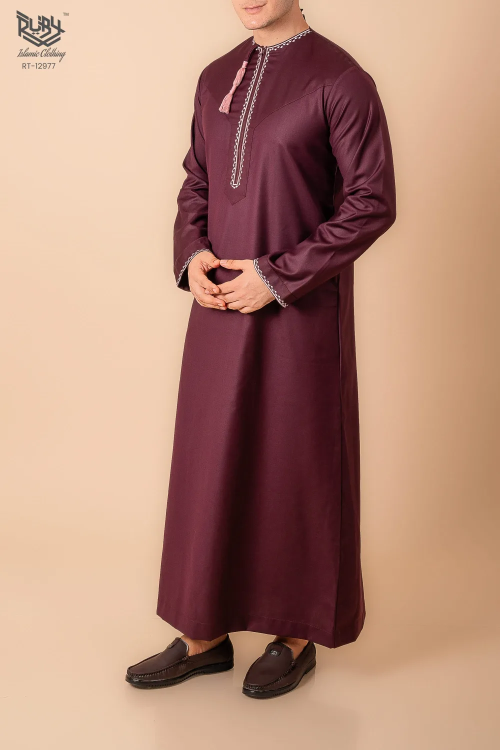 Maroon Omani Thobe with White Geometric Embroidery & Tassel - Image 2 - Ruby Online