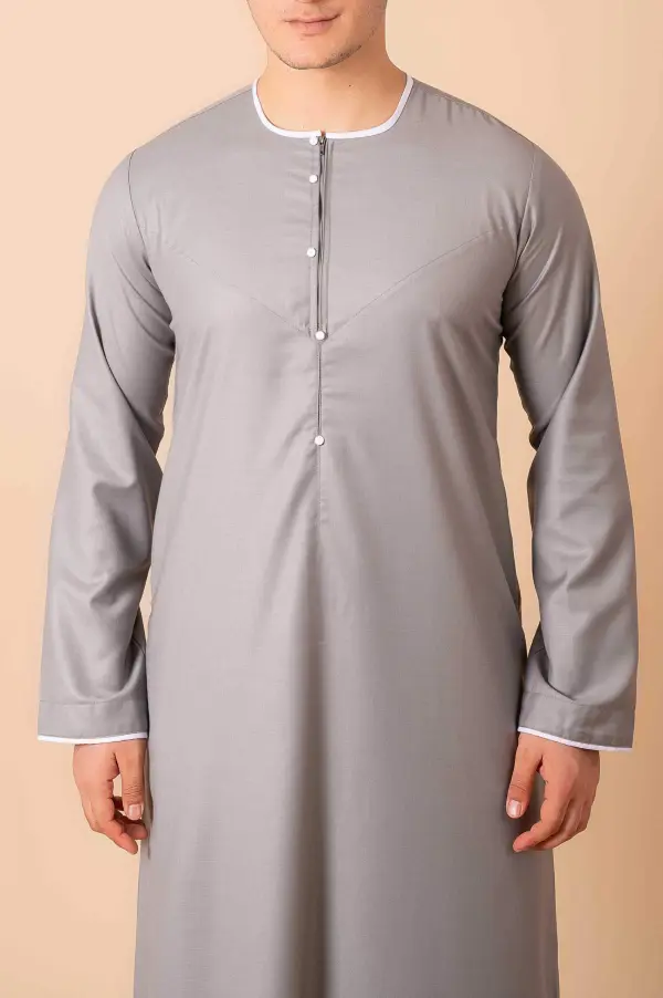 Premium Light Grey Emirati-Style Thobe with White Contrast Piping & Minimal Panel Design - Image 4 - Ruby Online