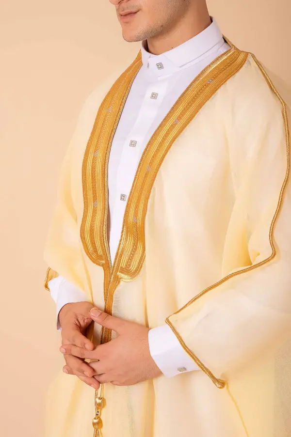 Luxury Cream Arabic Bisht for Men with Gold Zari Edge Embroidery – Premium Lightweight Open-Front Cloak - Image 3 - Ruby Online