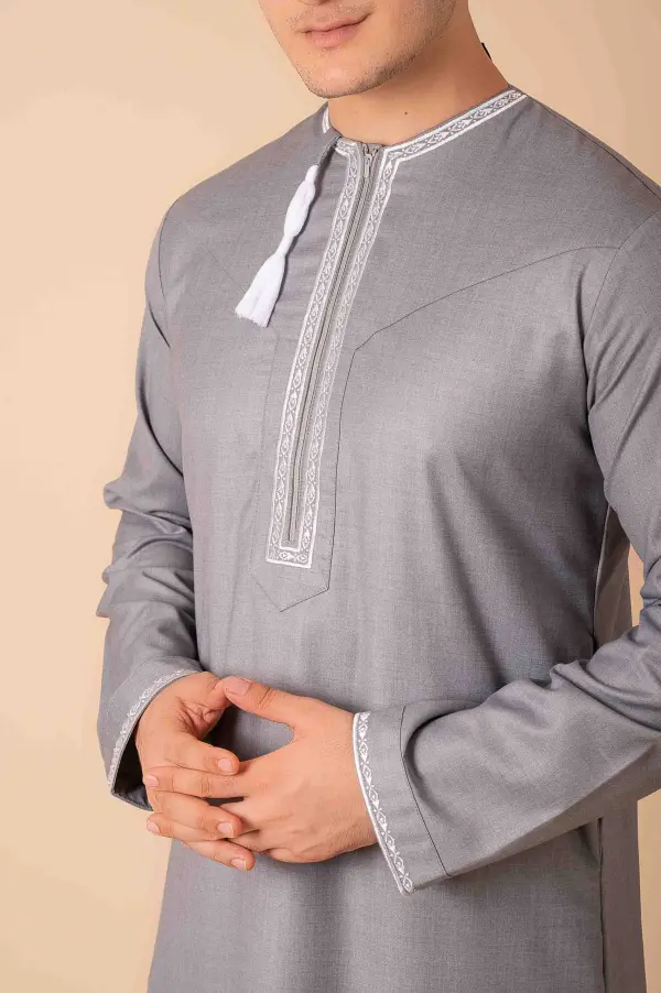 Light Grey Omani Thobe with White Geometric Embroidery & Tassel - Image 5 - Ruby Online